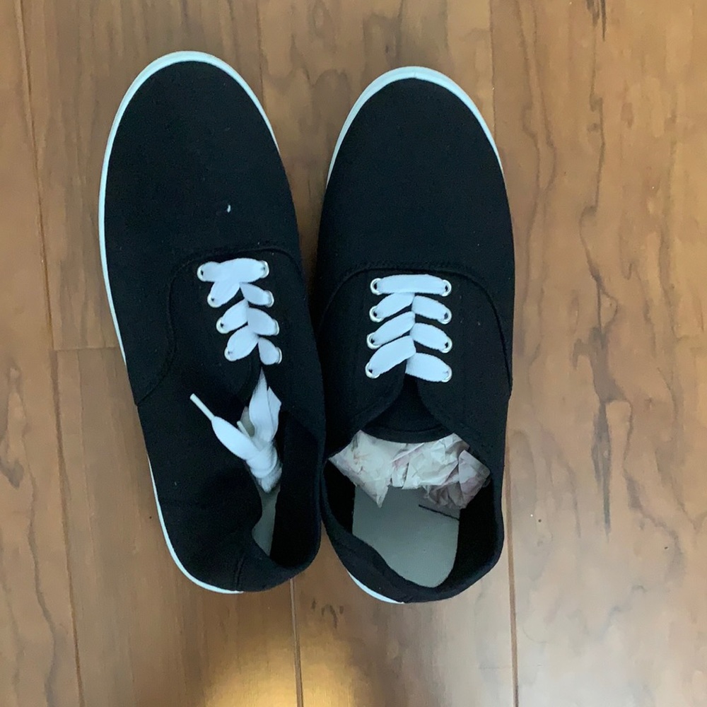 Black Low Sneakers